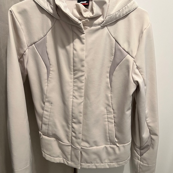 Veste - Picture 1 of 4